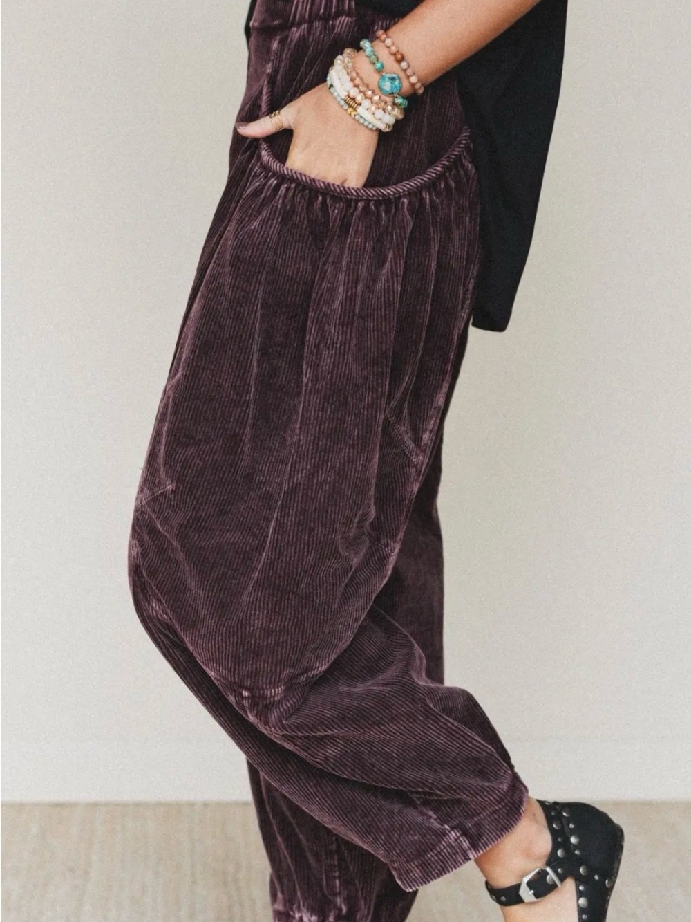 BDG “The Nest” BLACK BLACK BLACK, Nora corduroy barrel pants Sz M